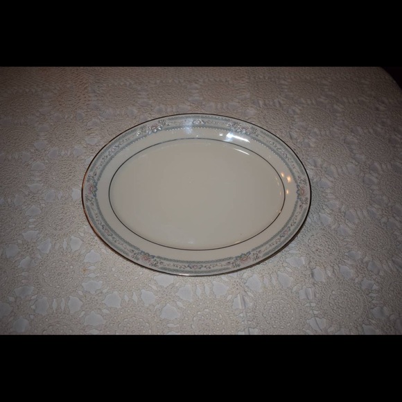 Lenox Fine China 14 place settings plus serving pieces - Picture 5 of 13